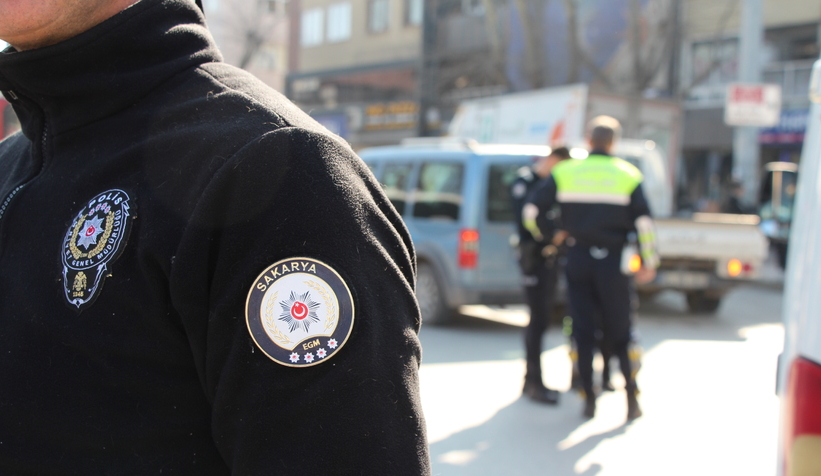 akyazi-da-polis-kus-ucurtmuyorbg8yvwvnm3