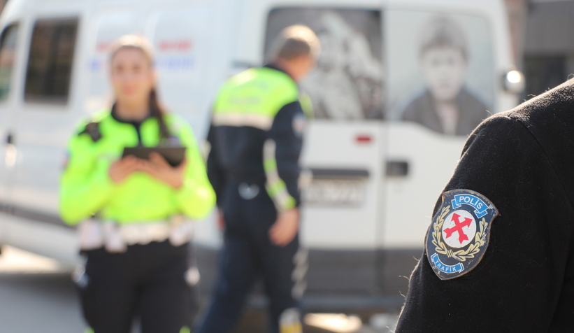 akyazi-da-polis-kus-ucurtmuyorbg8yvwvnm3