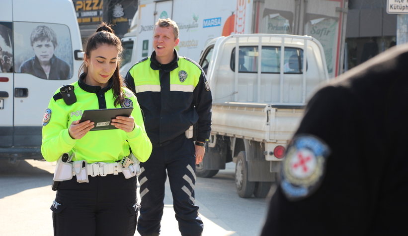 akyazi-da-polis-kus-ucurtmuyorbg8yvwvnm3