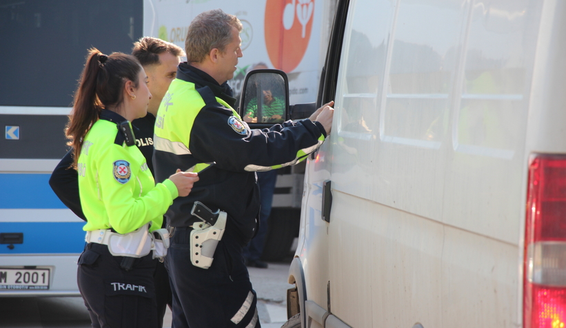 akyazi-da-polis-kus-ucurtmuyorbg8yvwvnm3