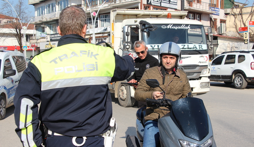 akyazi-da-polis-kus-ucurtmuyorbg8yvwvnm3