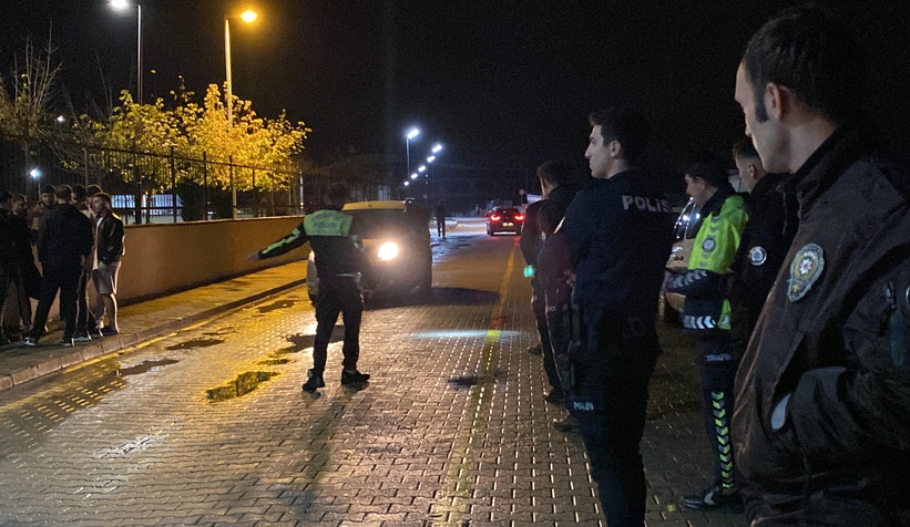 akyazi-da-polis-ogrencilerin-guvenligi-icin-denetim-yapiyoroxvjogd3cu