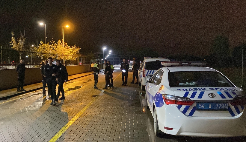 akyazi-da-polis-ogrencilerin-guvenligi-icin-denetim-yapiyoroxvjogd3cu