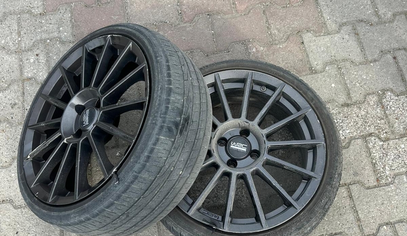 akyazi-da-rogar-cukuruna-giren-aracin-iki-lastigi-kesildir0kzznh6bl