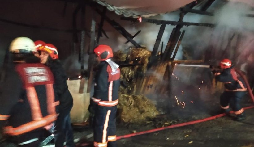 Akyazı'da samanlık alev alev yandı