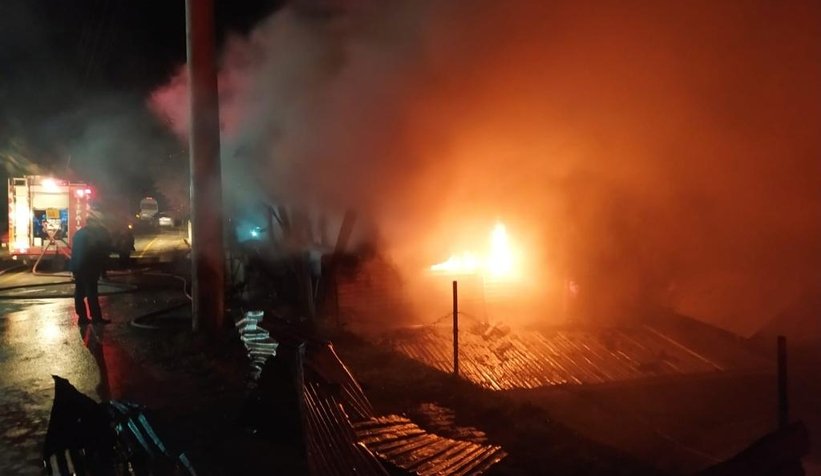 Akyazı'da samanlık alev alev yandı