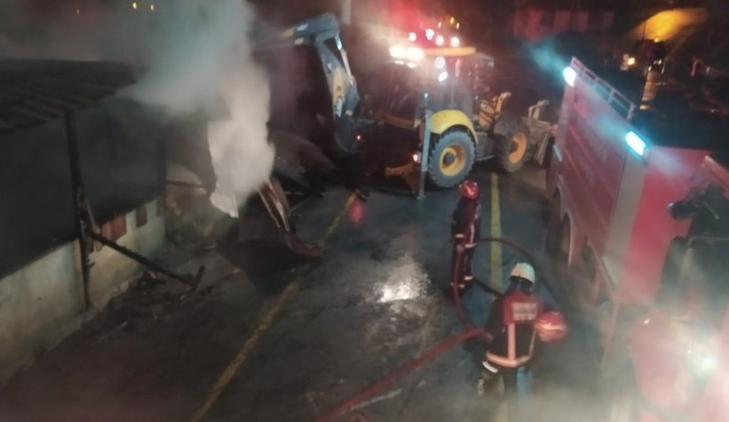 Akyazı'da samanlık alev alev yandı