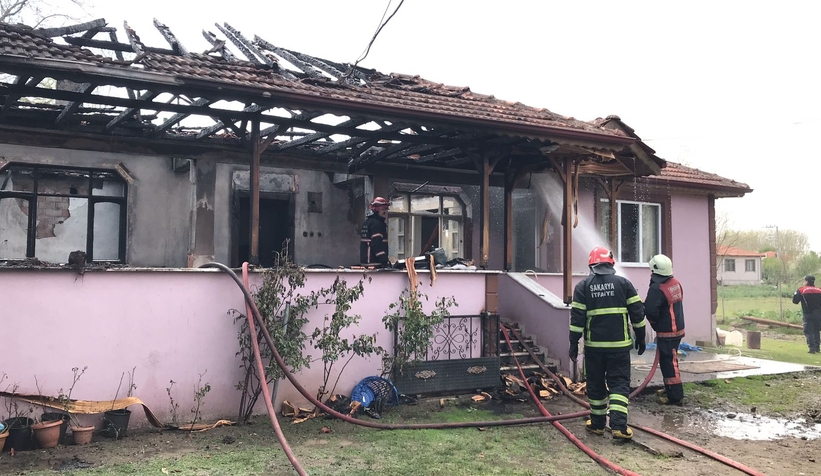 akyazi-da-tek-katli-ev-yandiz3fhu2q5mw