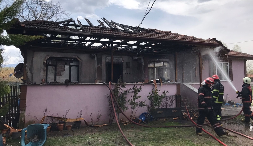 akyazi-da-tek-katli-ev-yandiz3fhu2q5mw