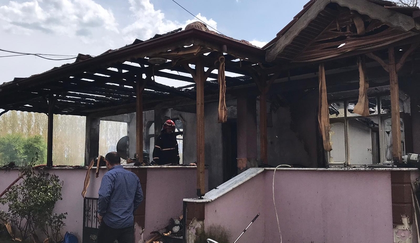 akyazi-da-tek-katli-ev-yandiz3fhu2q5mw