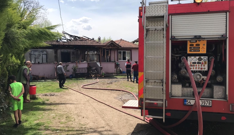 akyazi-da-tek-katli-ev-yandiz3fhu2q5mw
