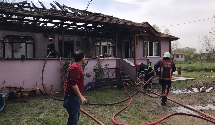 akyazi-da-tek-katli-ev-yandiz3fhu2q5mw