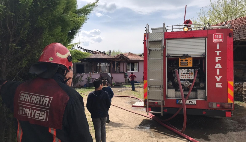 akyazi-da-tek-katli-ev-yandiz3fhu2q5mw