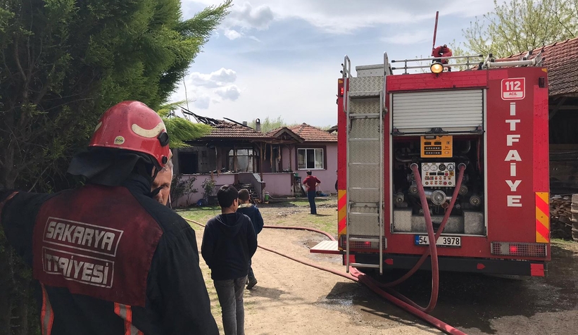 akyazi-da-tek-katli-ev-yandiz3fhu2q5mw