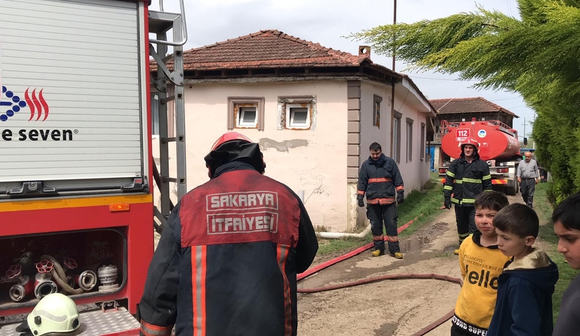 akyazi-da-tek-katli-ev-yandiz3fhu2q5mw