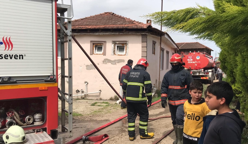 akyazi-da-tek-katli-ev-yandiz3fhu2q5mw