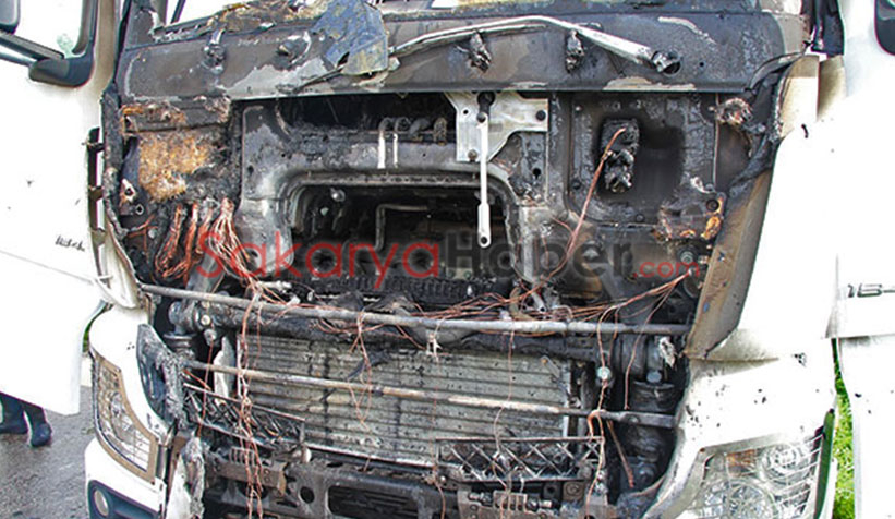 Akyazı'da tır yandı