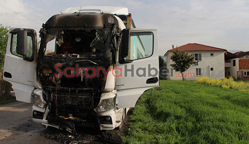 Akyazı'da tır yandı