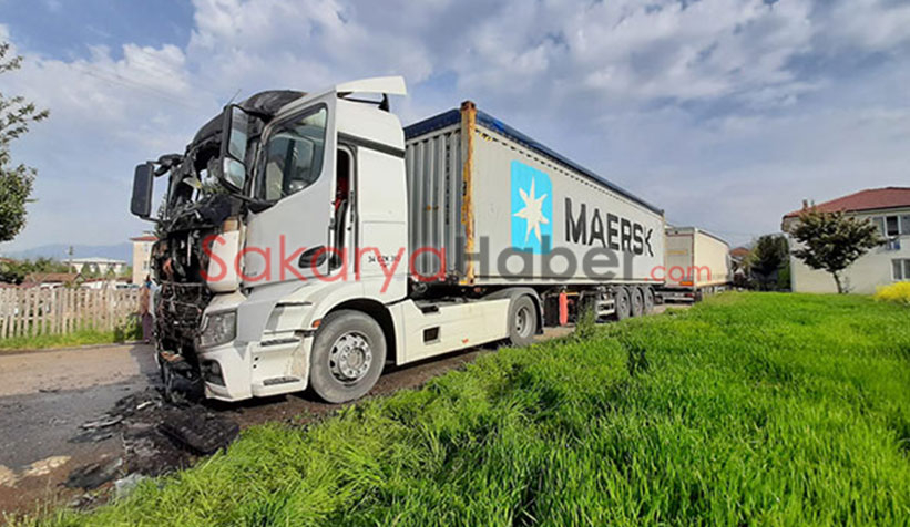 Akyazı'da tır yandı