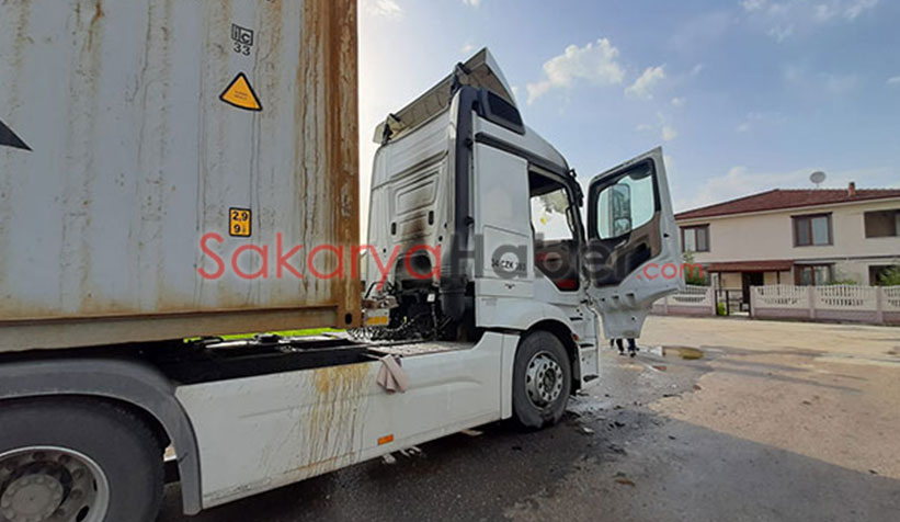 Akyazı'da tır yandı