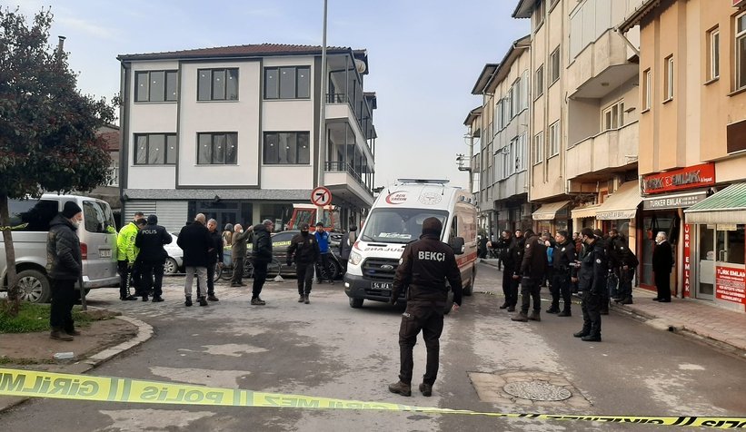 Akyazı'da silahlı saldırı 2 yaralı