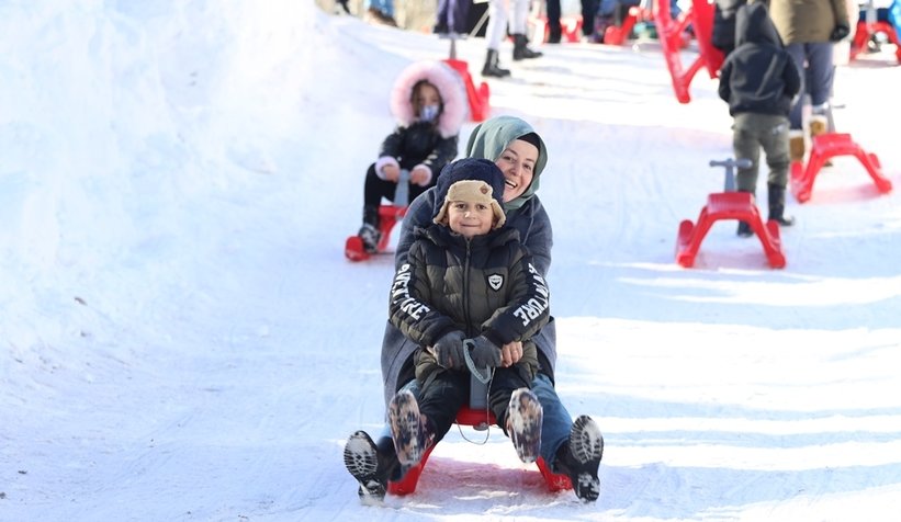Akyazı'da Uludağ'ı aratmayan kar şenliği