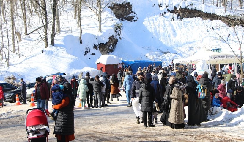 Akyazı'da Uludağ'ı aratmayan kar şenliği