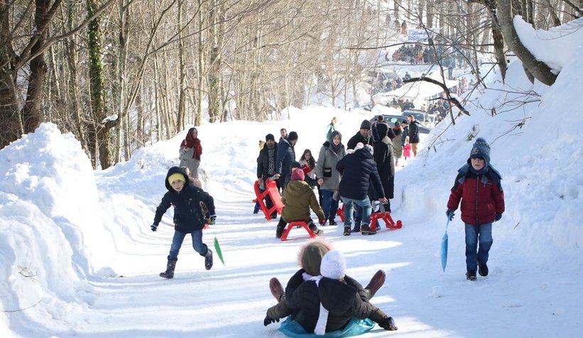 Akyazı'da Uludağ'ı aratmayan kar şenliği