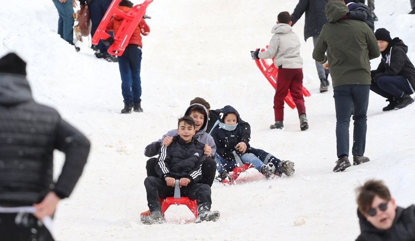 Akyazı'da Uludağ'ı aratmayan kar şenliği