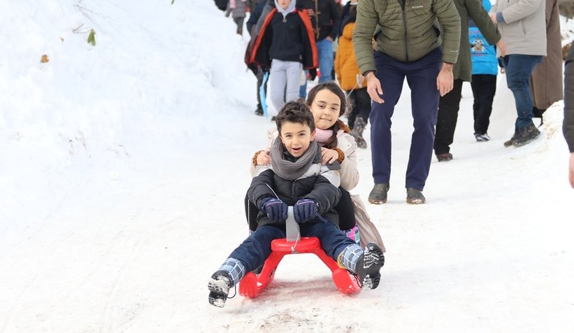 Akyazı'da Uludağ'ı aratmayan kar şenliği