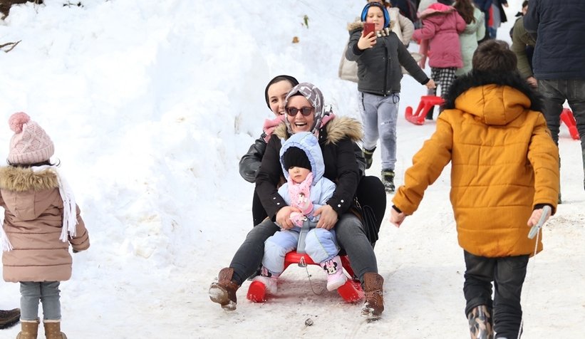 Akyazı'da Uludağ'ı aratmayan kar şenliği
