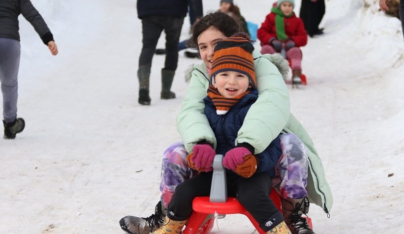 Akyazı'da Uludağ'ı aratmayan kar şenliği