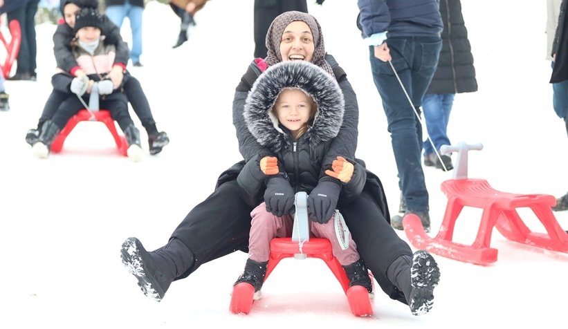 Akyazı'da Uludağ'ı aratmayan kar şenliği