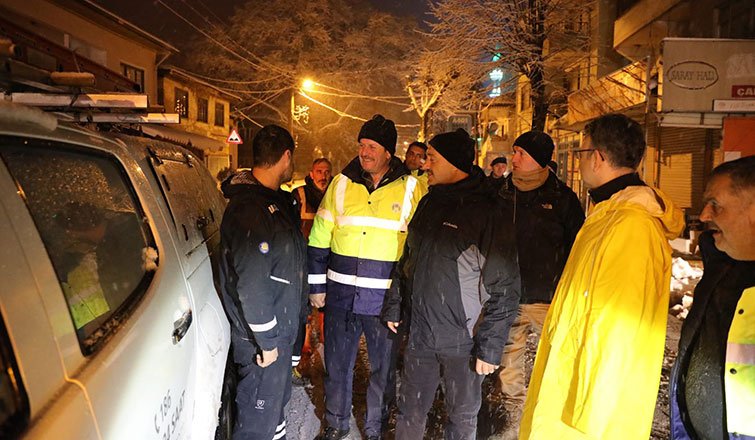 Akyazı'da Vali, Kaymakam ve Belediye Başkanı sahadaydı