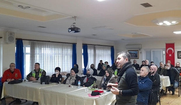 akyazi-da-vatandaslara-orman-yanginlarina-mudahale-egitimiczk1sjvjuw