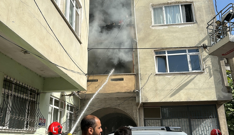 akyazi-da-yanan-daire-kullanilamaz-hale-geldicfi4y290sl