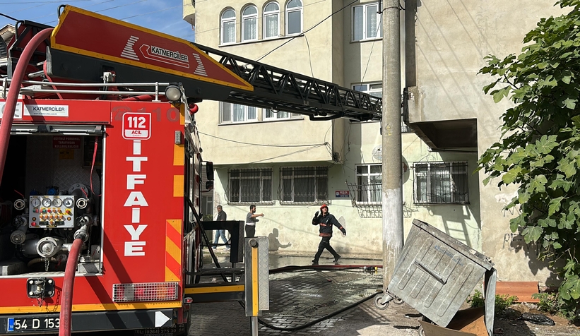 akyazi-da-yanan-daire-kullanilamaz-hale-geldicfi4y290sl