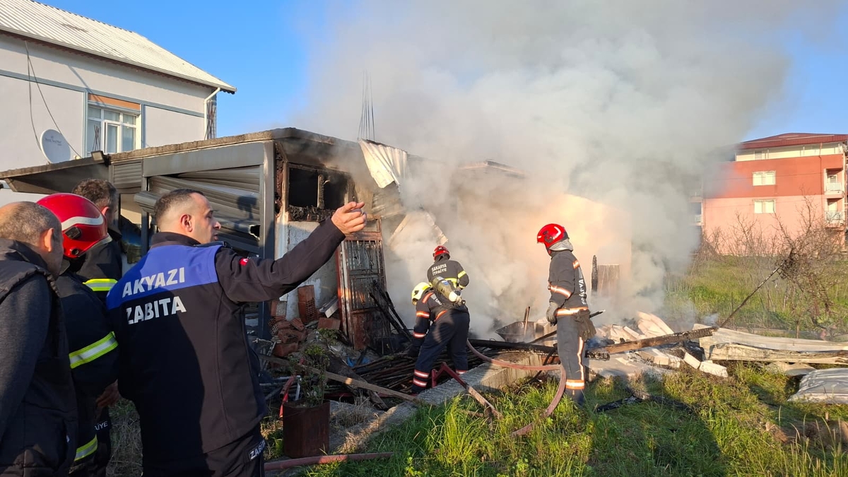 Akyazı'da yangın; Patlama sesi paniğe neden oldu
