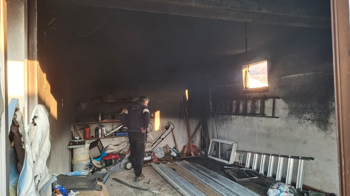 Akyazı'da yangın; Patlama sesi paniğe neden oldu