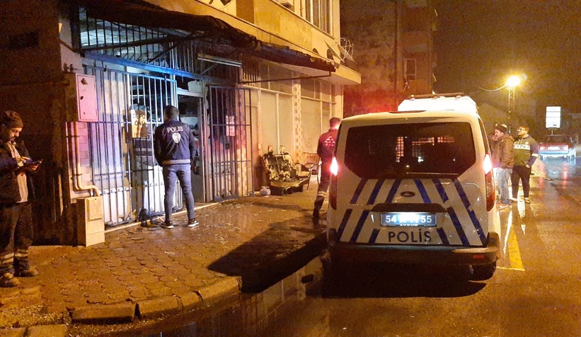 akyazi-da-yeni-yilin-ilk-saatlerinde-yanginttltwnhmtw