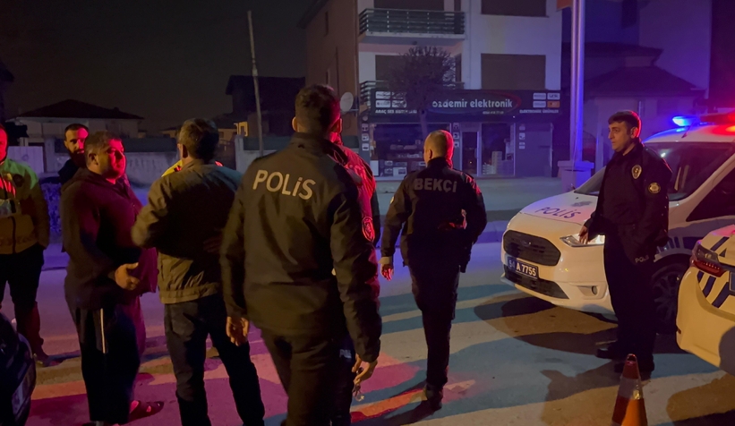 Akyazı'da yılbaşı gecesi yapılan uygulamada bir sürücü ekiplere zor anlar yaşattı