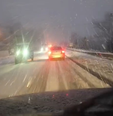 akyazi-da-yogun-kar-yagisi-pek-cok-saatlerdir-kapalioec0lzbwm0