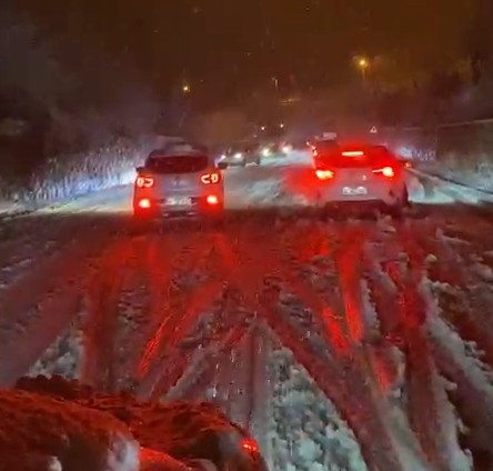 akyazi-da-yogun-kar-yagisi-pek-cok-saatlerdir-kapalioec0lzbwm0