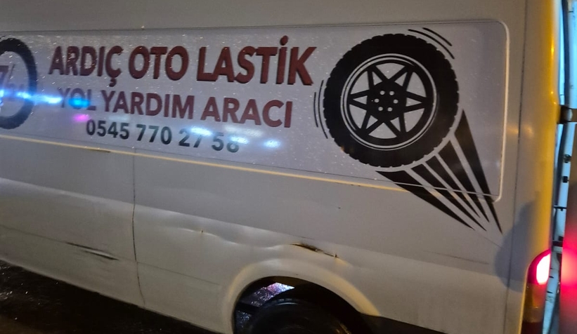 akyazi-da-yoldaki-cukur-araclarin-lastiklerini-kestiu2frstroq0