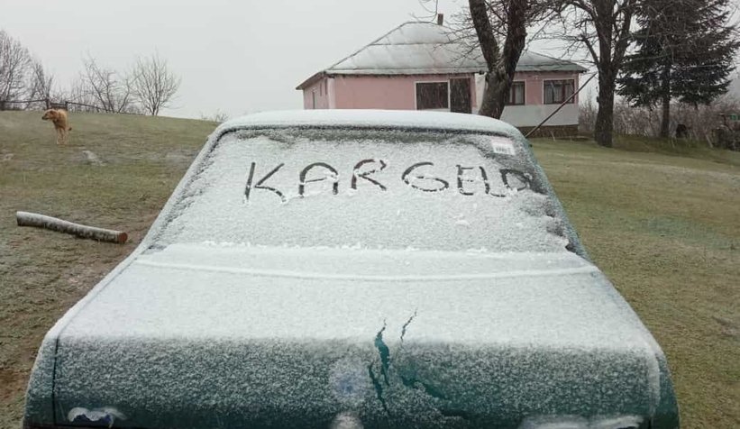 Akyazı'da yüksek kesimler beyaza büründü