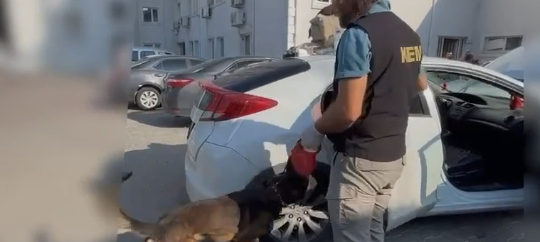 akyazi-da-zehir-tacirlerine-operasyonwvvjvkx0ae