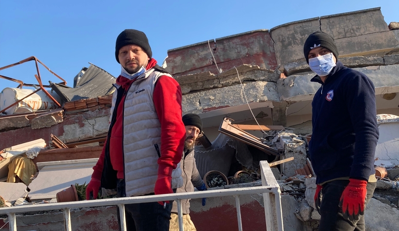 Akyazı'dan depremzedelerin yardımına koşmuşlardı, yaşadıklarını anlattılar