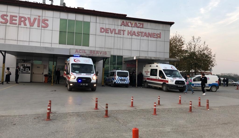Akyazı Devlet Hastanesi'nde güvenlik ve bir kişi bıçaklandı