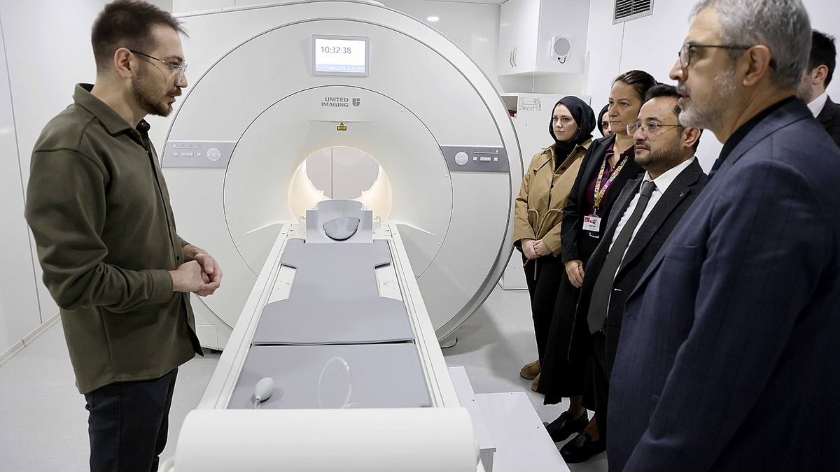 Akyazı Devlet Hastanesi’nde yapay zekâ destekli MR dönemi