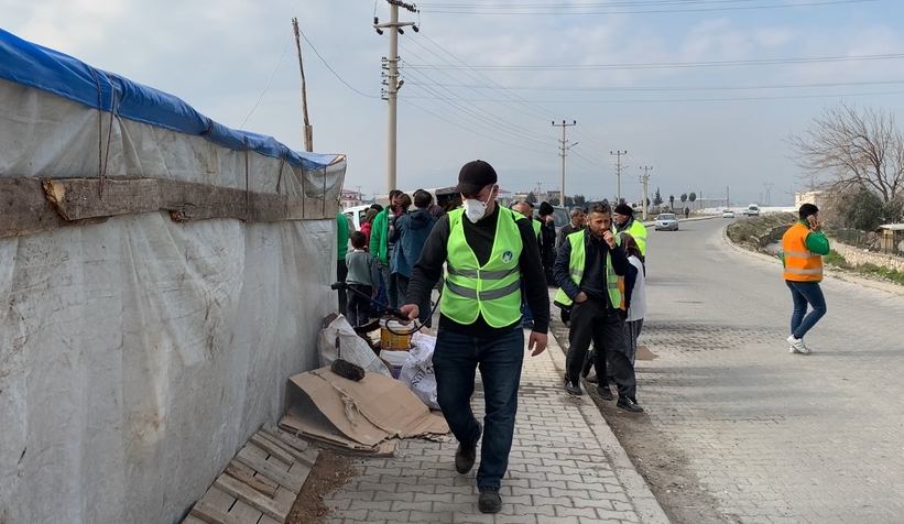 akyazi-ekipleri-deprem-bolgesinde-hastalik-cikmasin-diye-mucadele-ediyordw0vsnjhdt